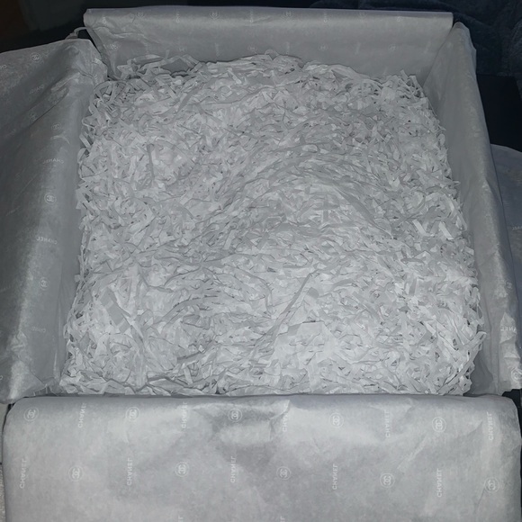 🤍 CHANEL Box with Tissue Paper/Shredded Filler and Cardholder 🖤 - Picture 6 of 7